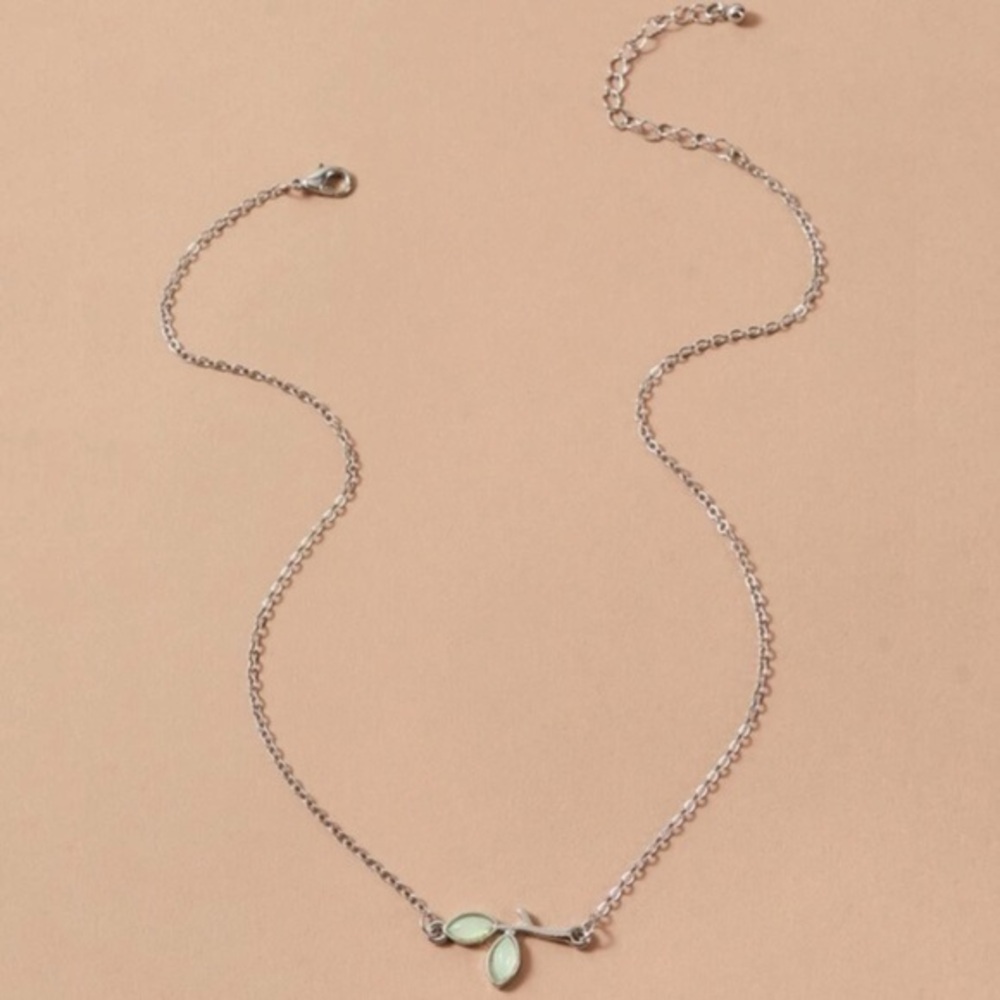 3/$30 π€ Leaf Necklace